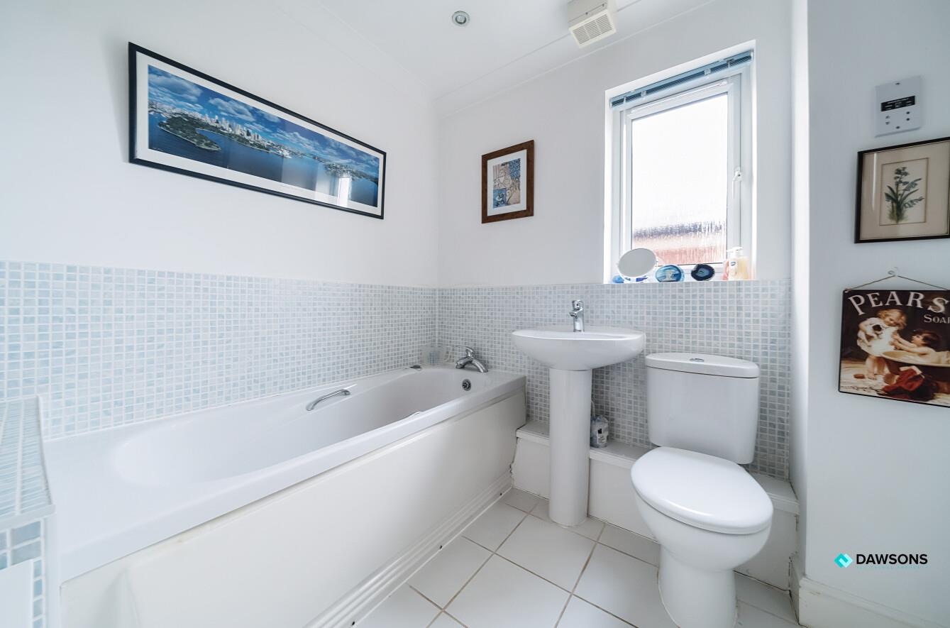 Oak Tree Close, West Cross, Swansea, SA3 5RW